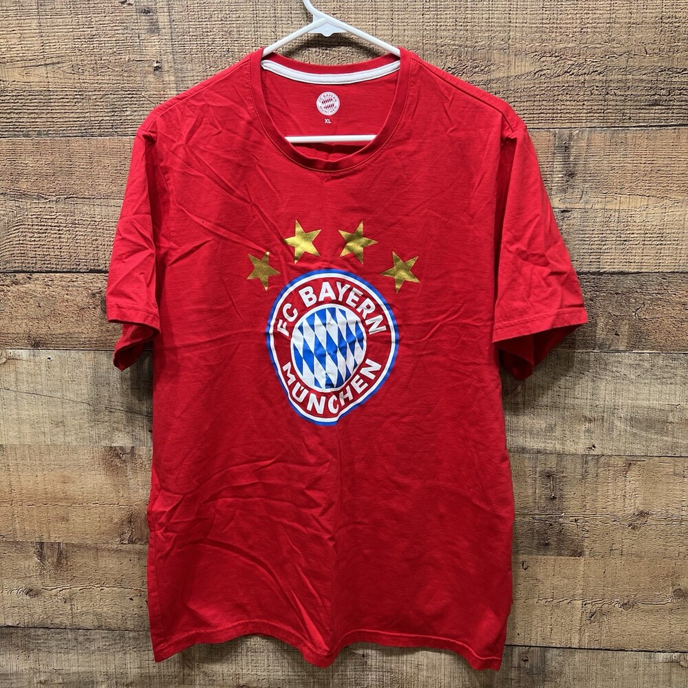 FC Bayern Munchen Men’s Red Soccer T Shirt Size XL